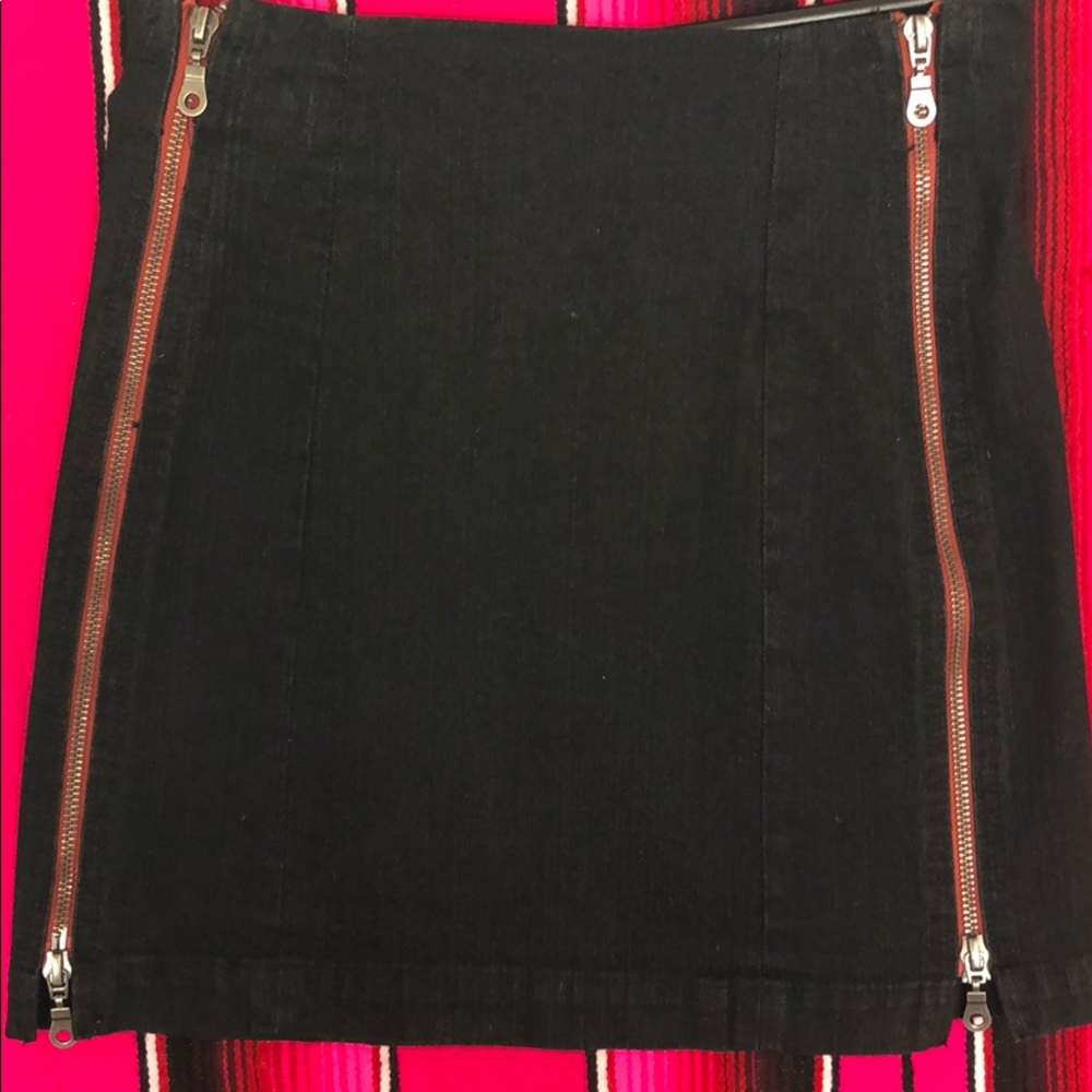 CARMAR black denim skirt with two red zippers down
